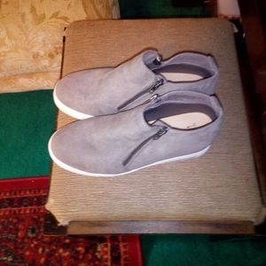 Wedge Sneakers with adjustable zippers